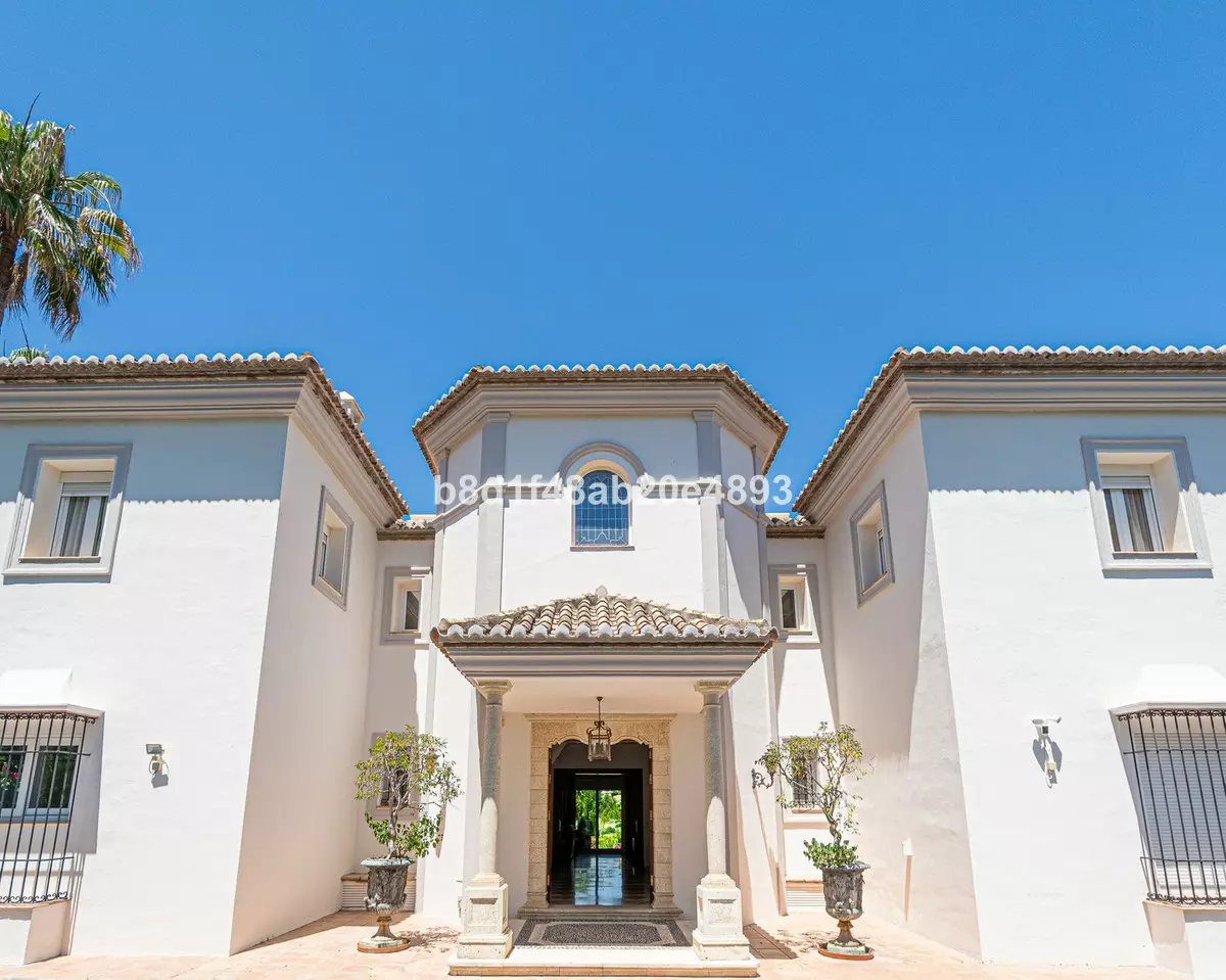 6-bedroom Villa In Estepona, Spain (967 M²)