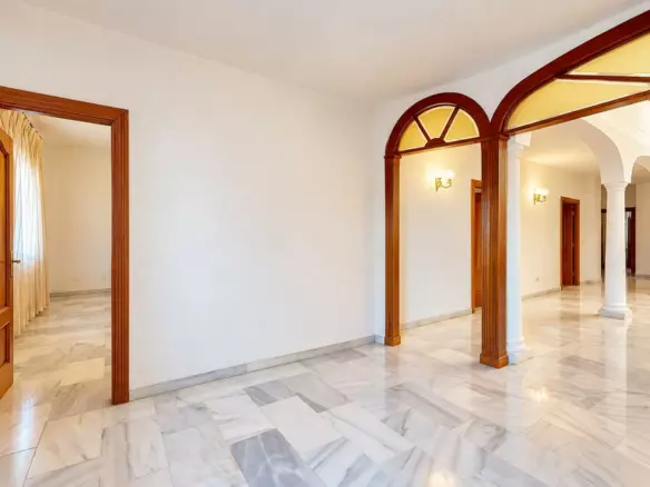 7-bedroom Villa In Benalmádena, Spain (300 M²)