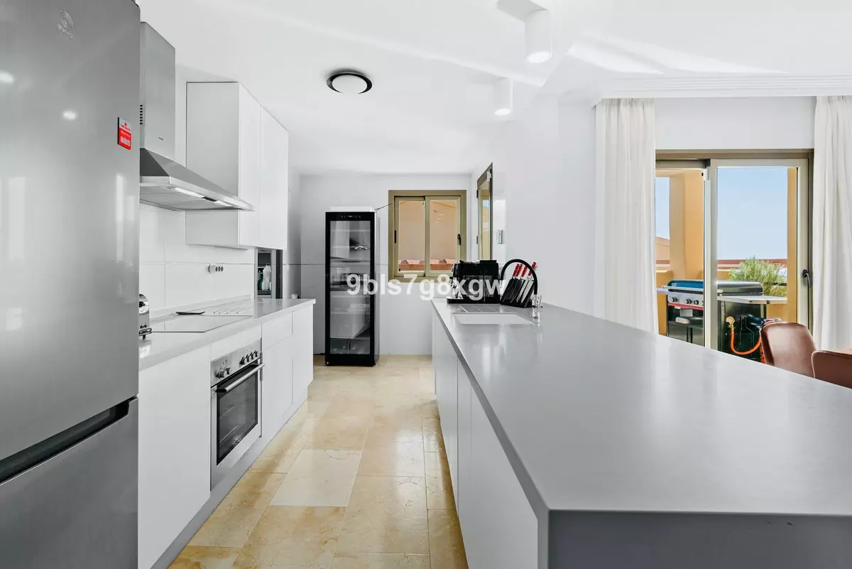 3-bedroom Apartment In Benahavis, Spain (127 M²)