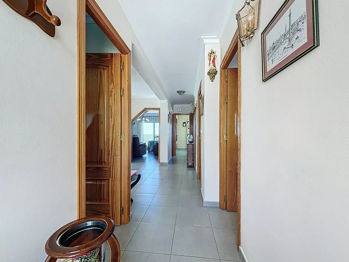 3-bedroom Villa In Cómpeta, Spain (256 M²)