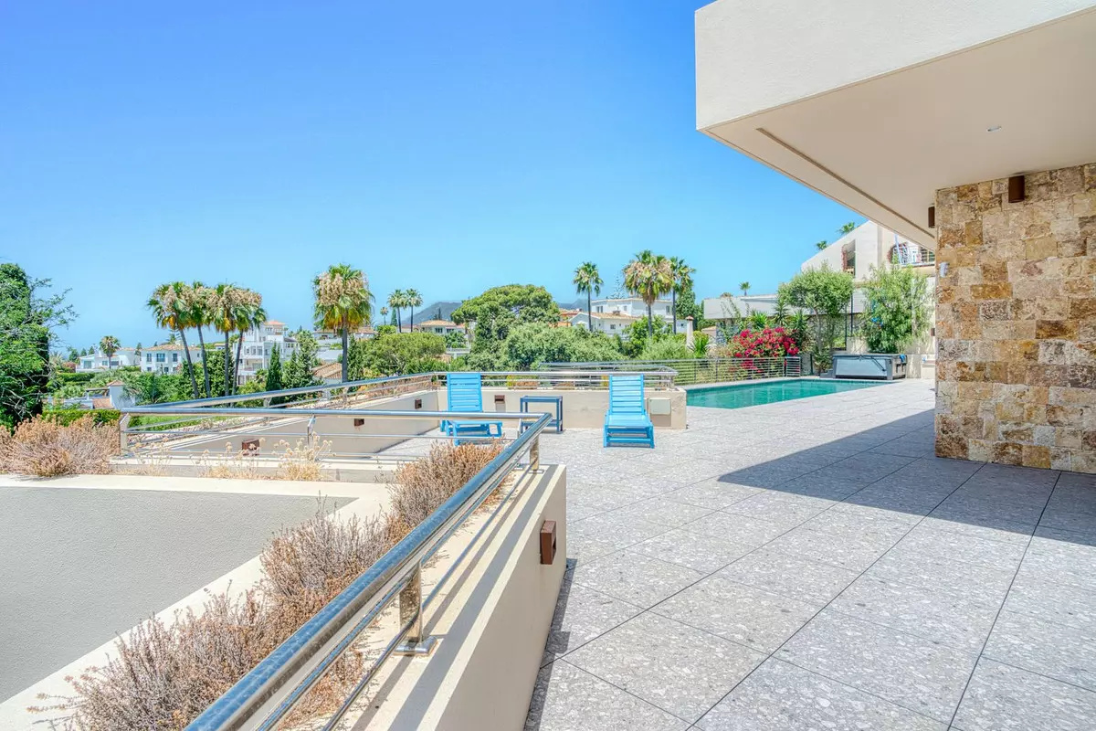 5-bedroom Villa In Marbella, Spain (410 M²)