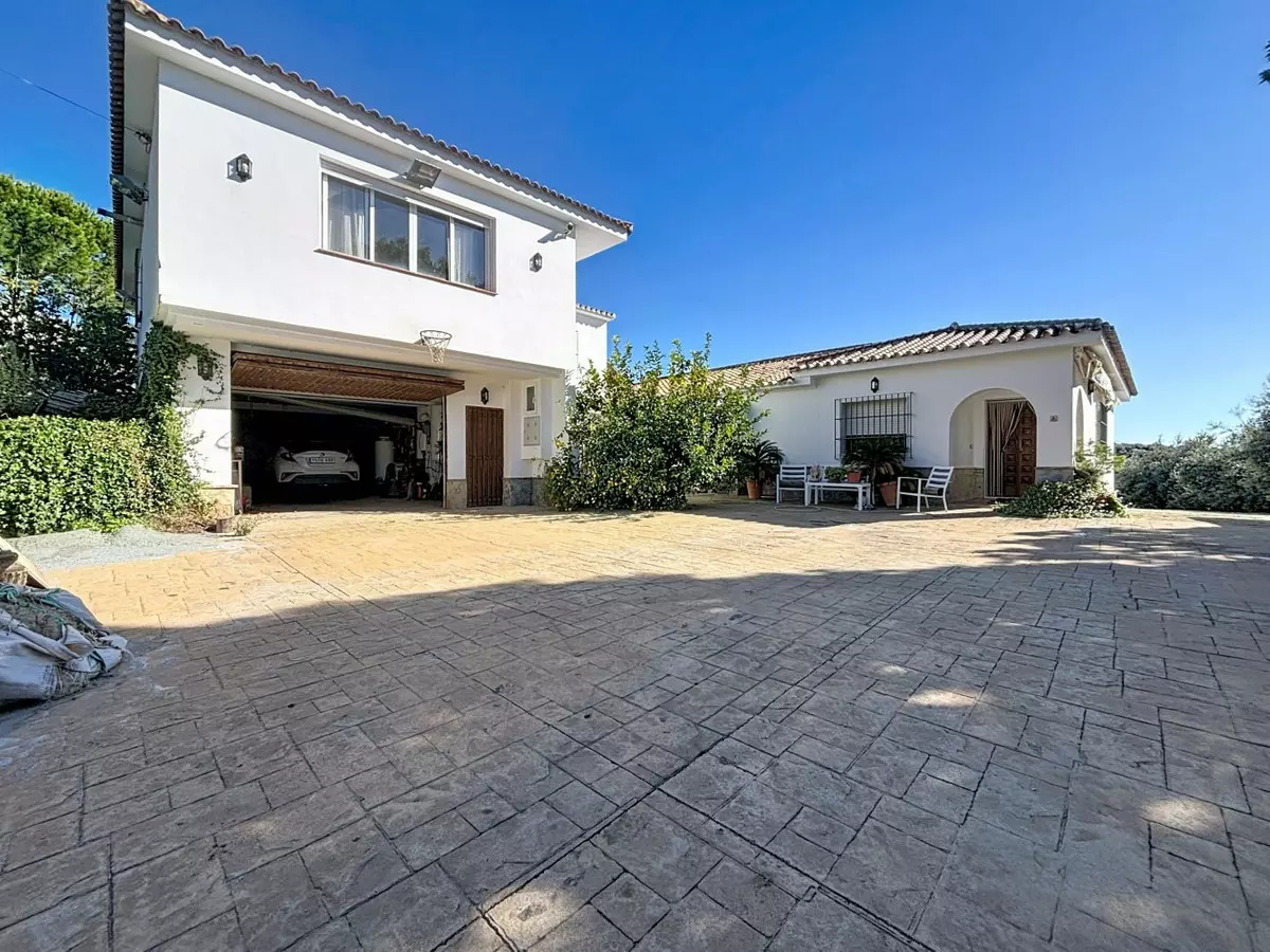6-bedroom Villa In Periana, Spain (348 M²)