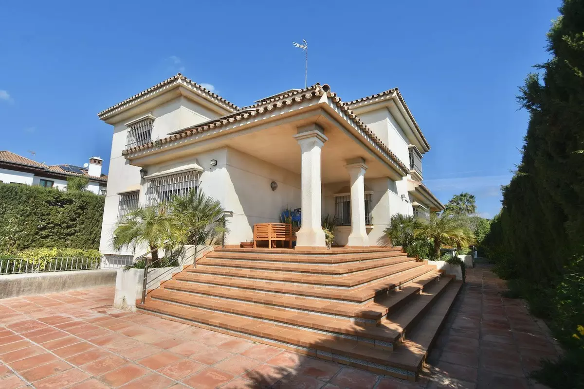 6-bedroom Villa In Cártama, Spain (590 M²)