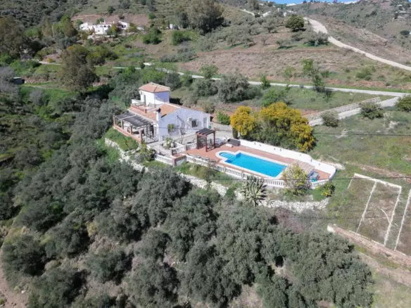 4-bedroom Villa In Cómpeta, Spain (175 M²)