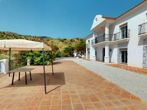 7-bedroom Villa In Macharaviaya, Spain (500 M²)
