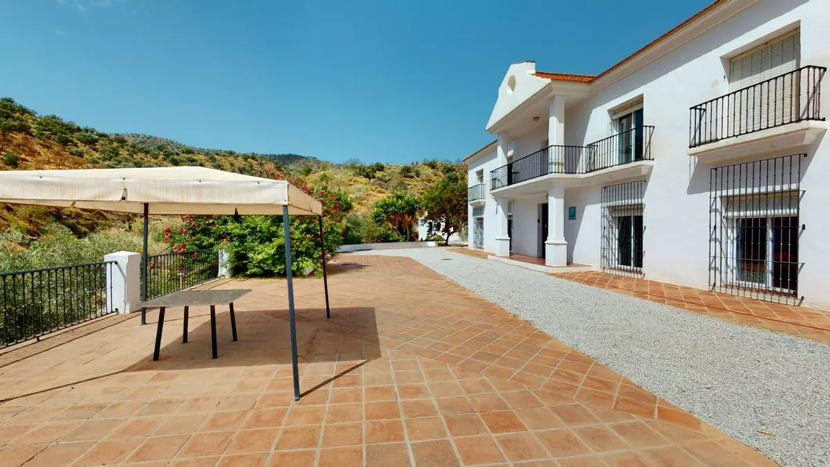 7-bedroom Villa In Macharaviaya, Spain (500 M²)