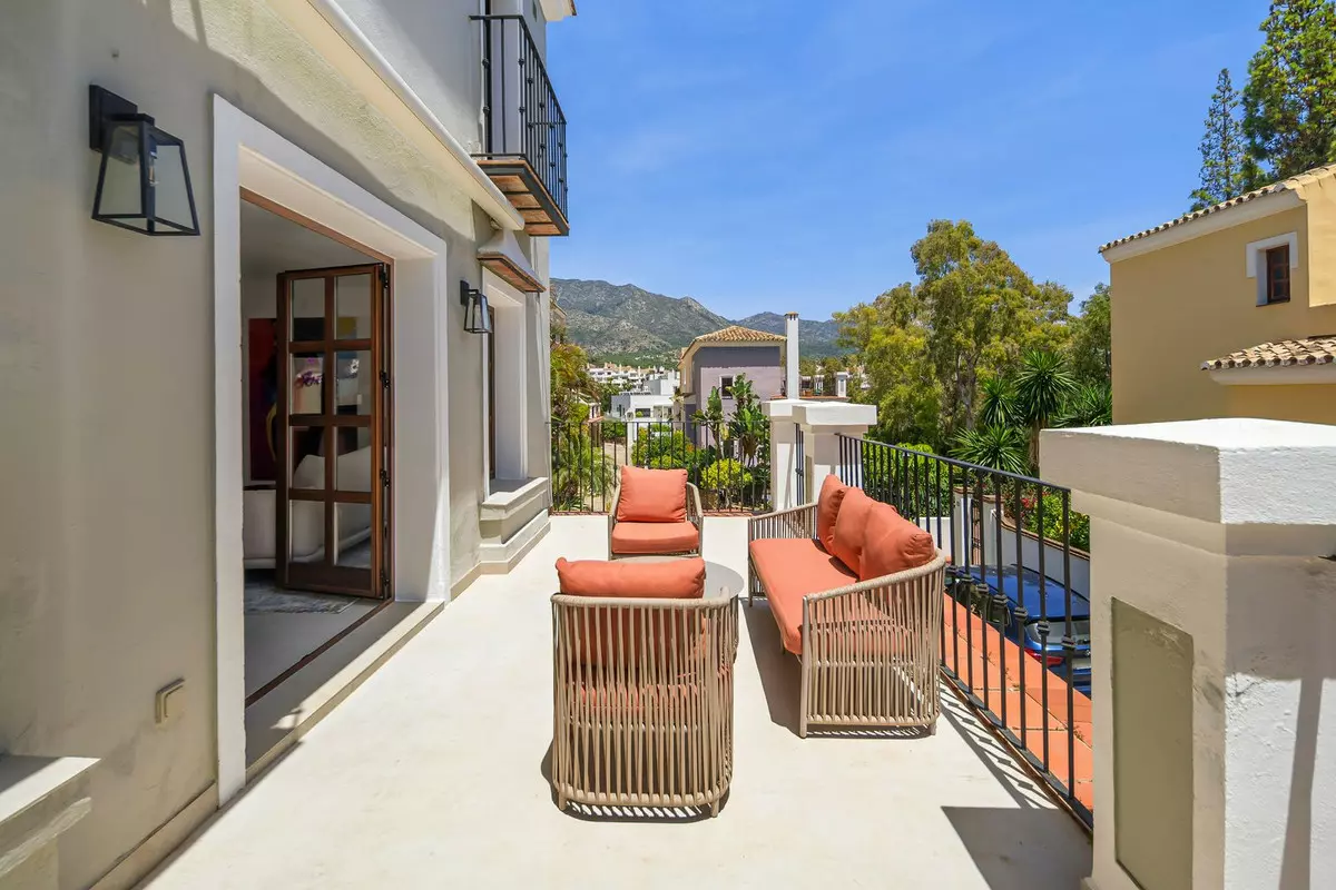 3-bedroom Town House In Marbella, Spain (211 M²)