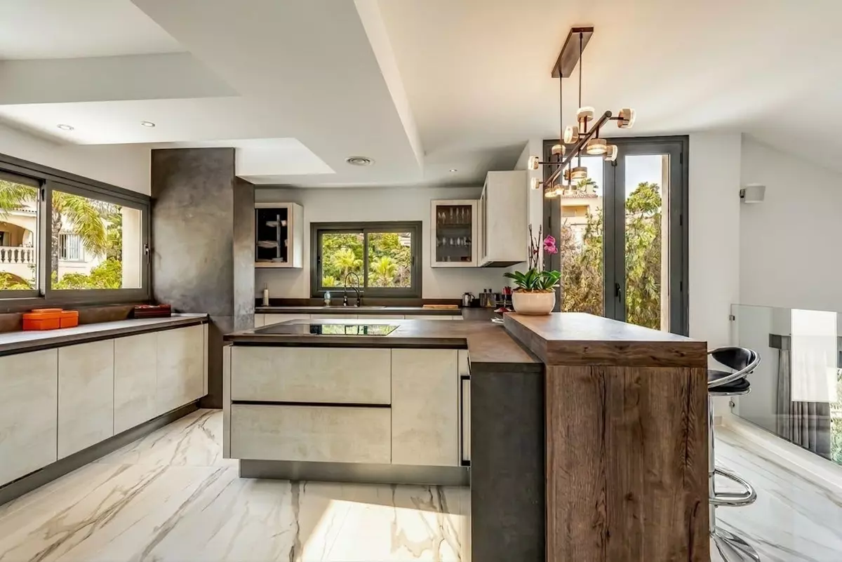 4-bedroom Villa In Marbella, Spain (253 M²)