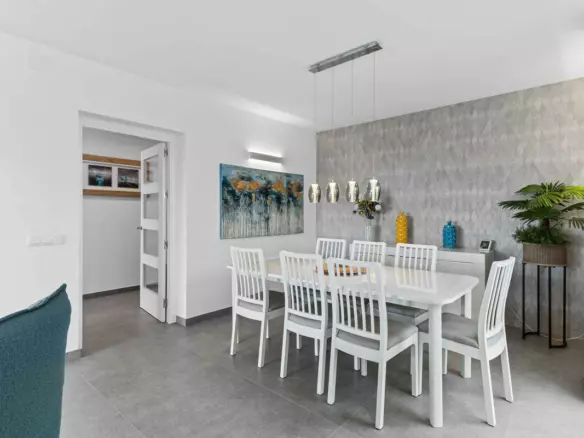 5-bedroom Villa In Estepona, Spain (270 M²)