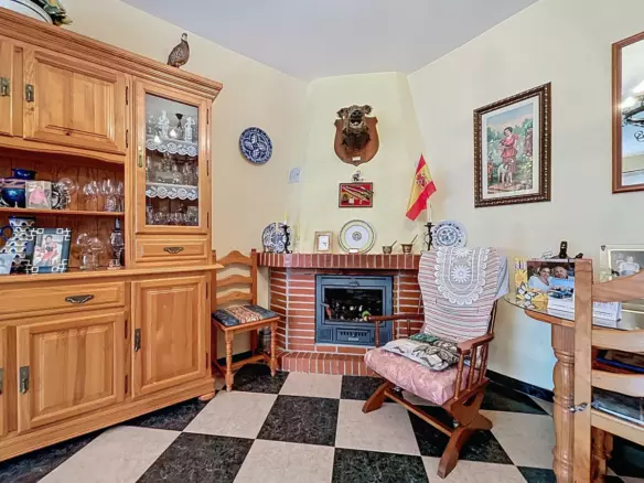 5-bedroom Villa In La Viñuela, Spain (330 M²)