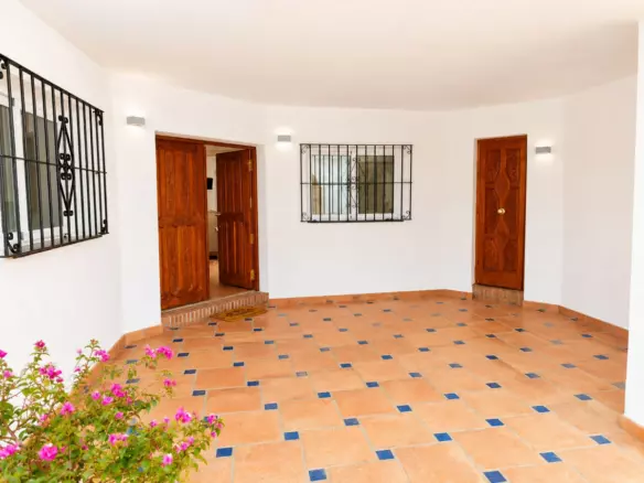 5-bedroom Country House In Estepona, Spain (200 M²)