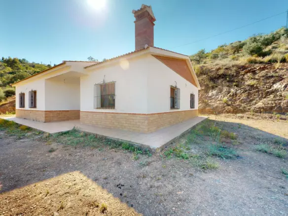 4-bedroom Villa In Colmenar, Spain (155 M²)