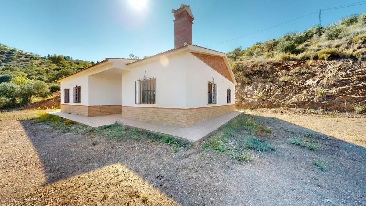 4-bedroom Villa In Colmenar, Spain (155 M²)