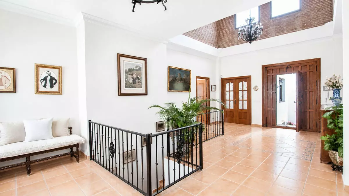 3-bedroom Country House In Estepona, Spain (562 M²)