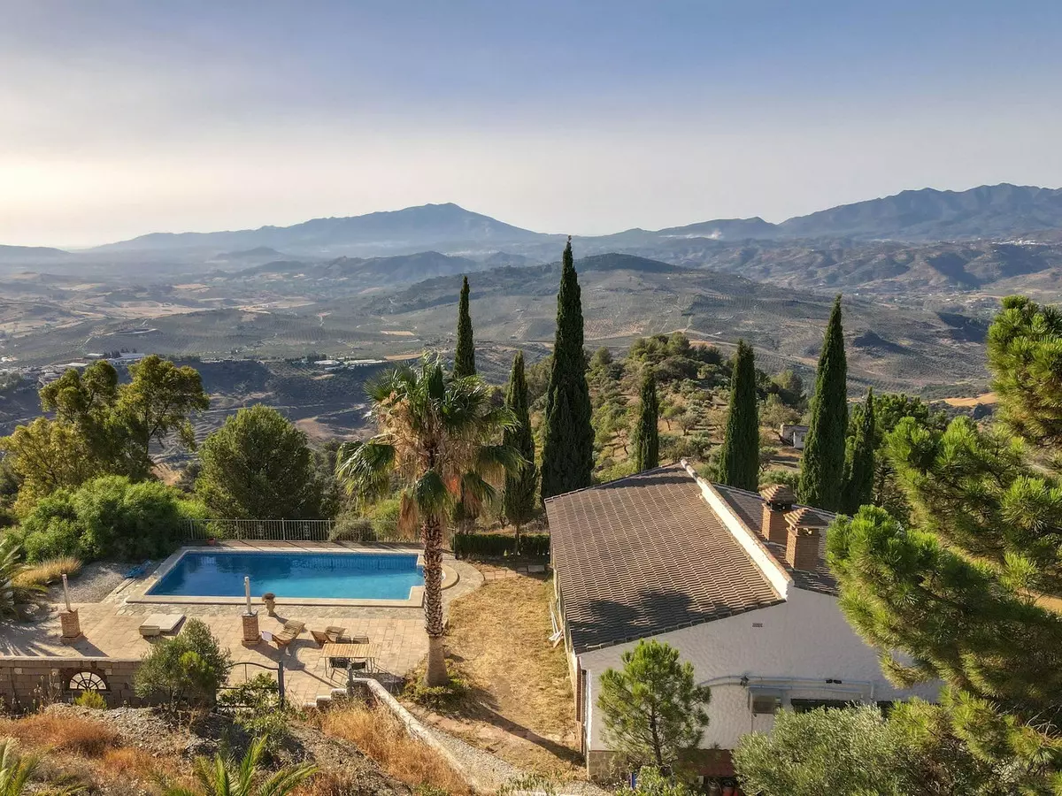 4-bedroom Villa In Alozaina, Spain (190 M²)