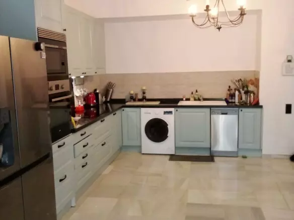 3-bedroom Apartment In Estepona, Spain (90 M²)