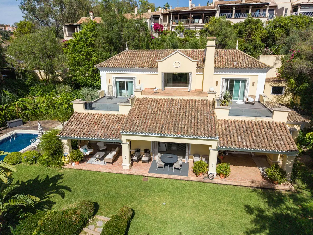 3-bedroom Villa In Benahavis, Spain (329 M²)
