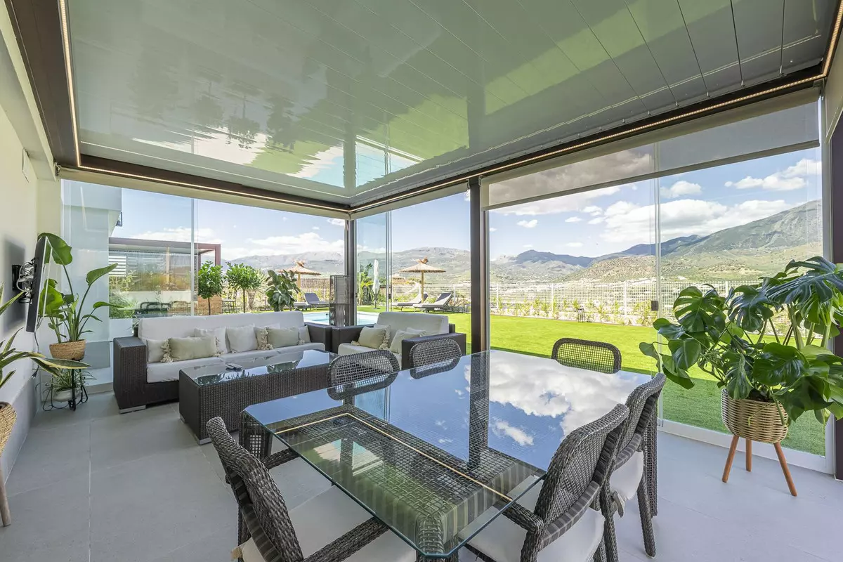 3-bedroom Villa In La Viñuela, Spain (203 M²)
