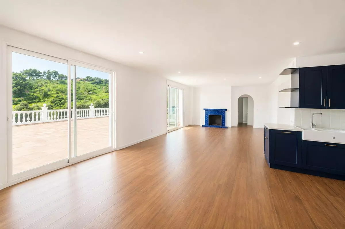 5-bedroom Country House In Estepona, Spain (200 M²)