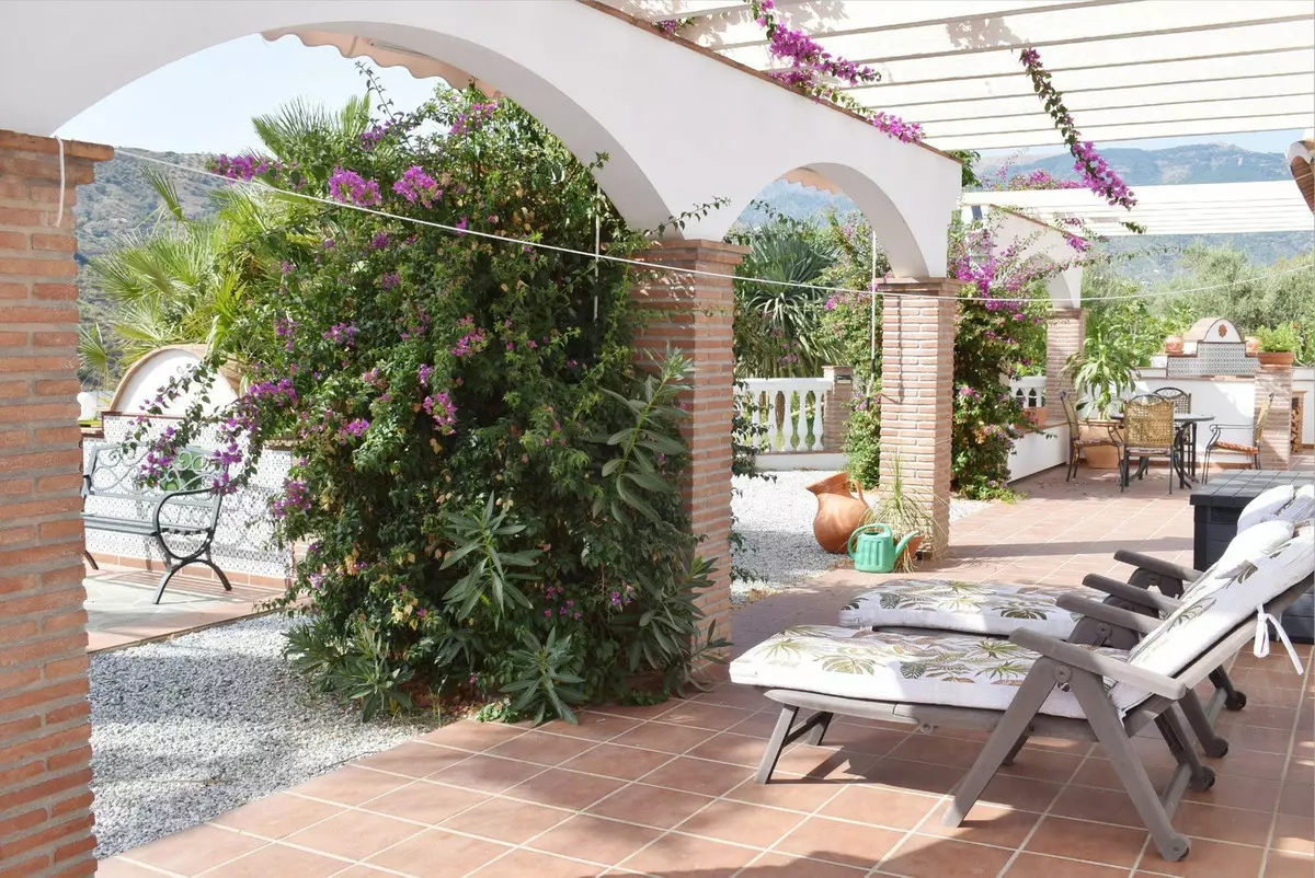 3-bedroom Villa In Cómpeta, Spain (180 M²)