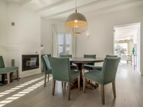 4-bedroom Villa In Cómpeta, Spain (226 M²)