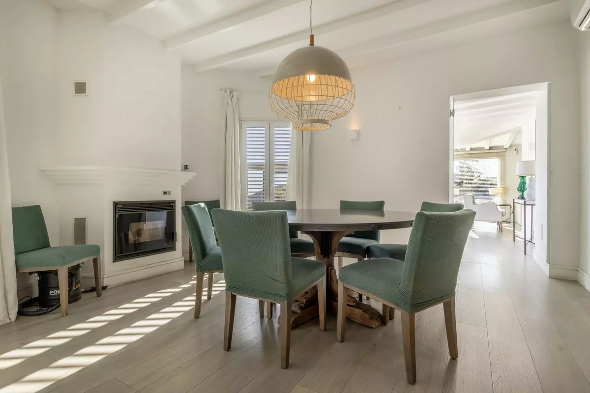 4-bedroom Villa In Cómpeta, Spain (226 M²)