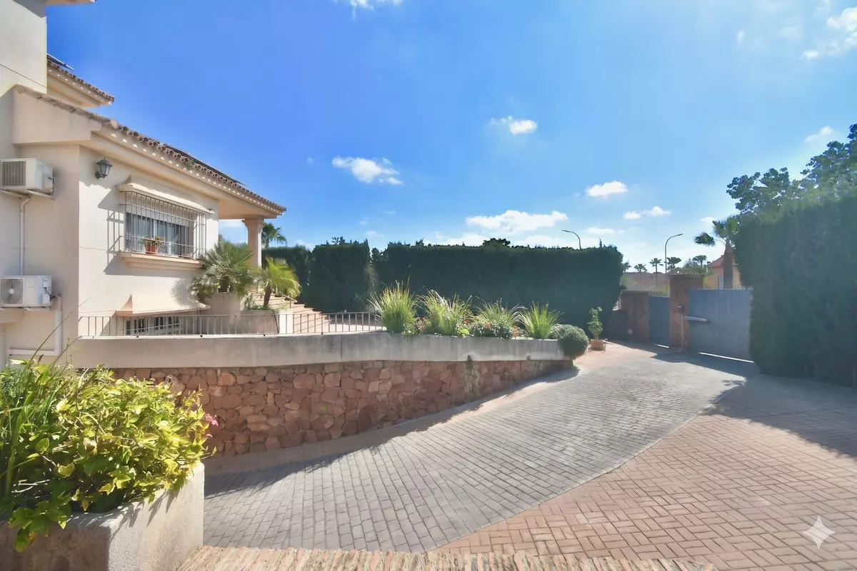 6-bedroom Villa In Cártama, Spain (590 M²)