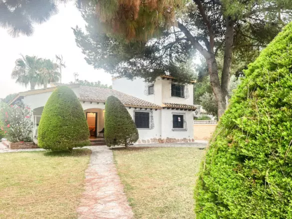 4-bedroom Villa In Orihuela, Spain (200 M²)