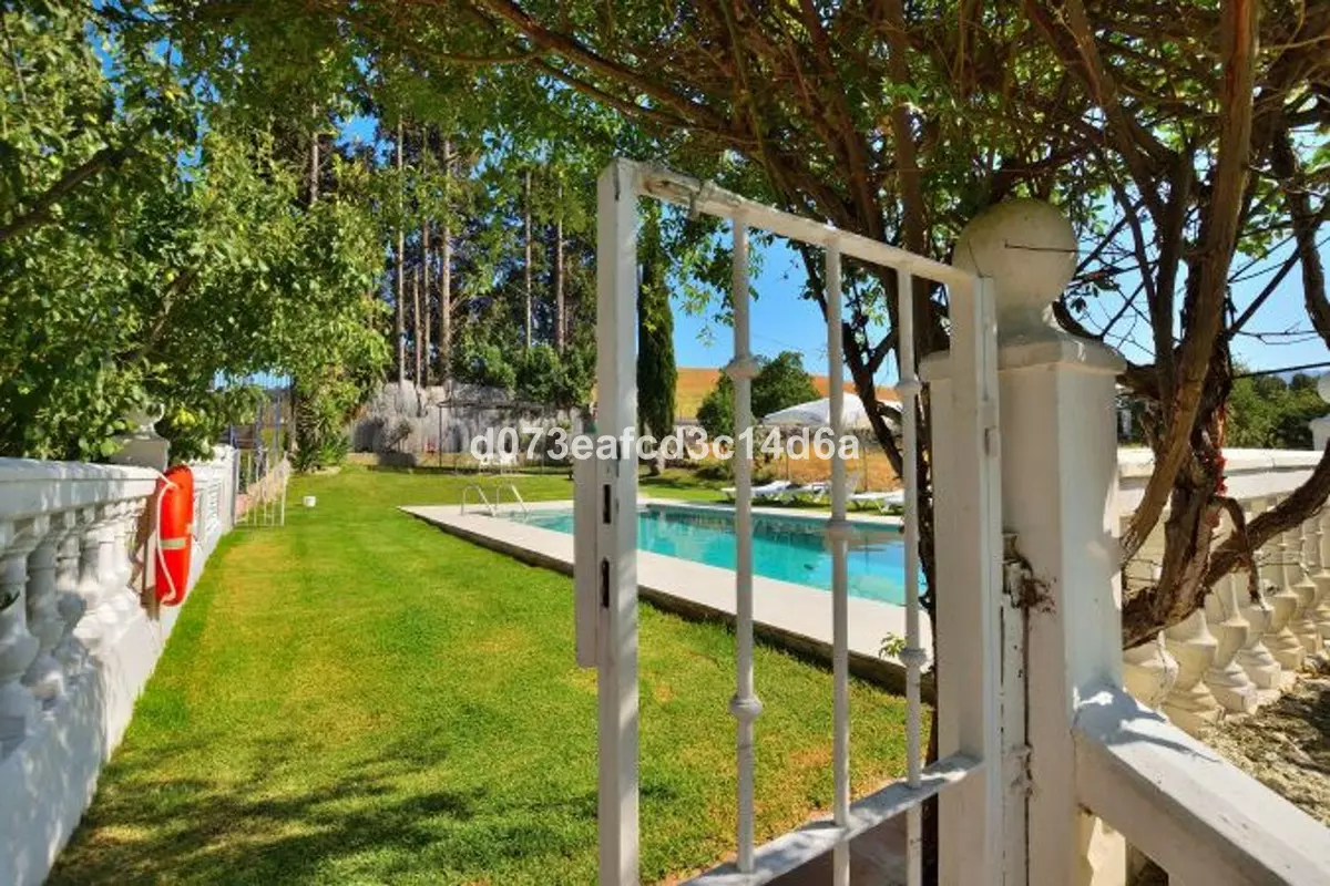 3-bedroom Country House In Benaoján, Spain (85 M²)