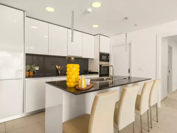 3-bedroom Apartment In Benahavis, Spain (125 M²)
