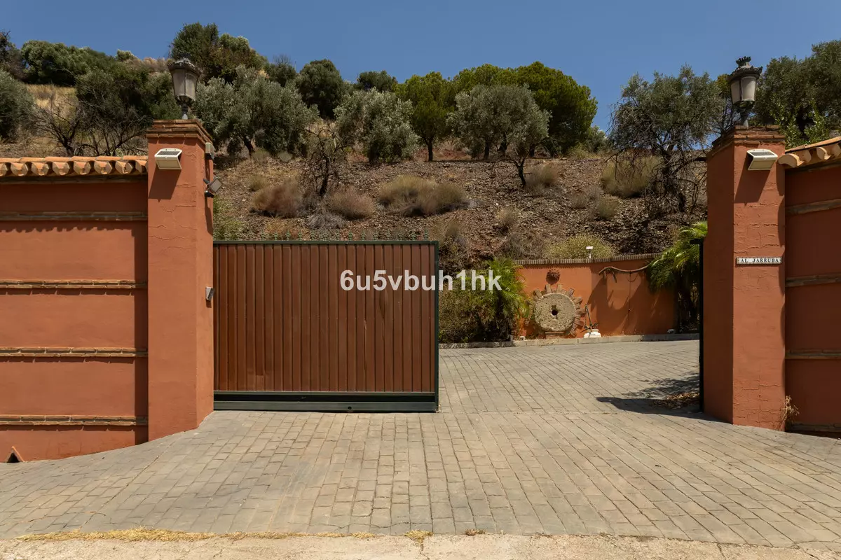 5-bedroom Country House In Almogía, Spain (468 M²)