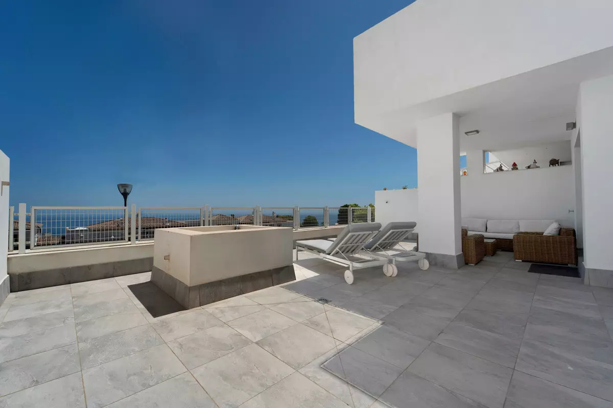 2-bedroom Apartment In Benalmádena, Spain (122 M²)