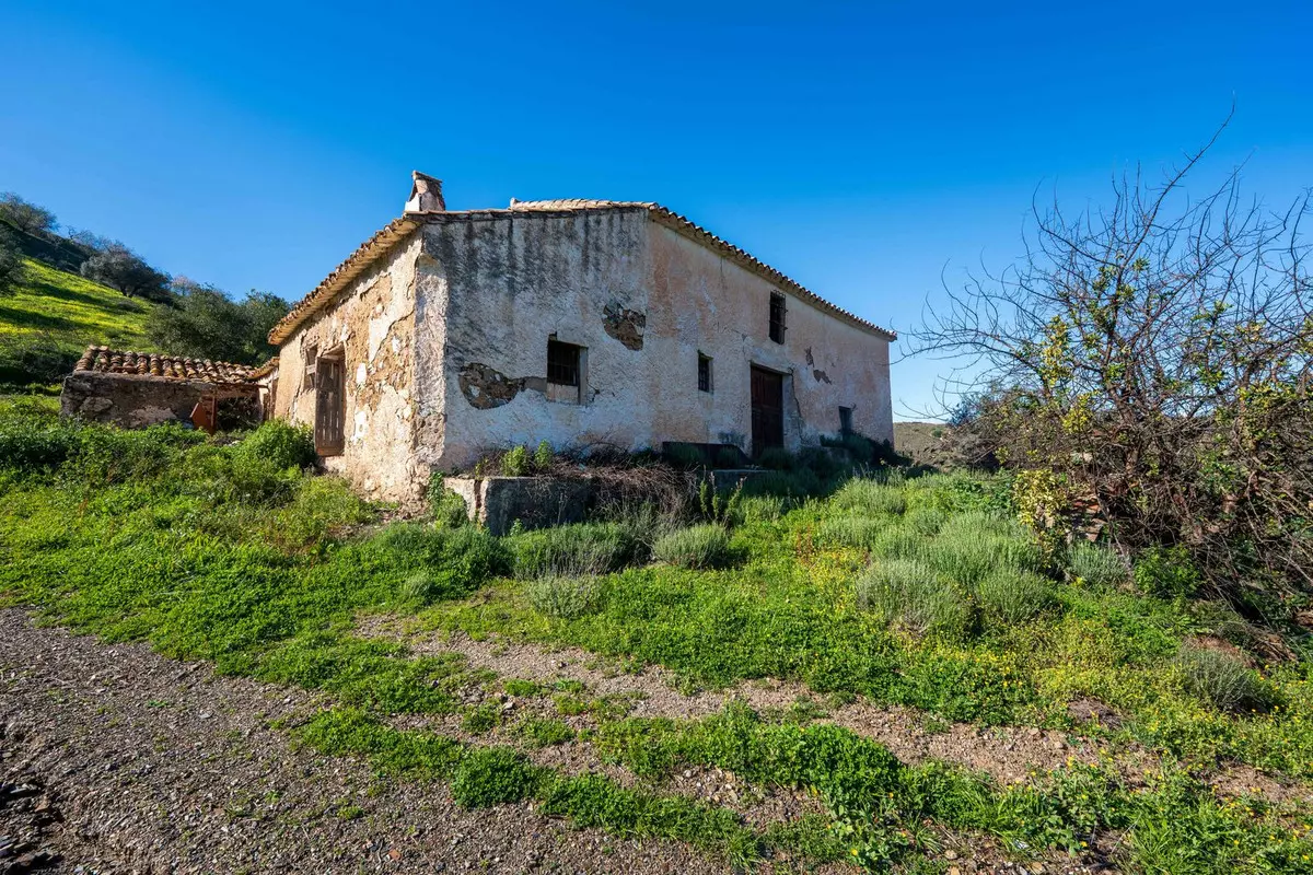 3-bedroom Villa In Colmenar, Spain (238 M²)