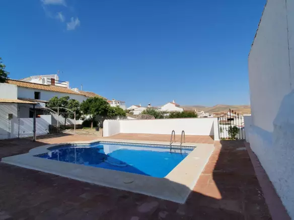 4-bedroom Town House In Ardales, Spain (706 M²)