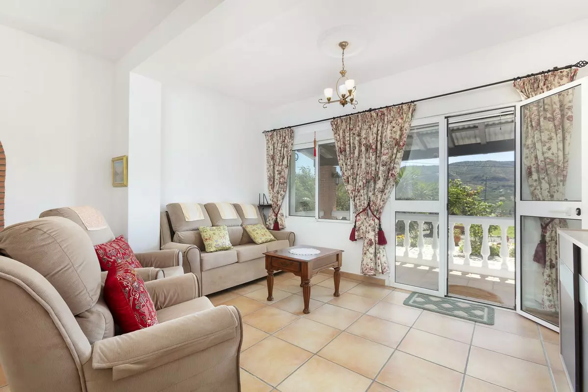 4-bedroom Country House In Pizarra, Spain (137 M²)