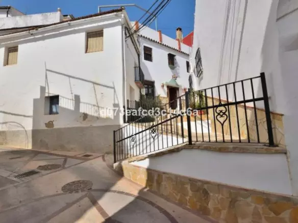 5-bedroom Town House In Benaoján, Spain (316 M²)