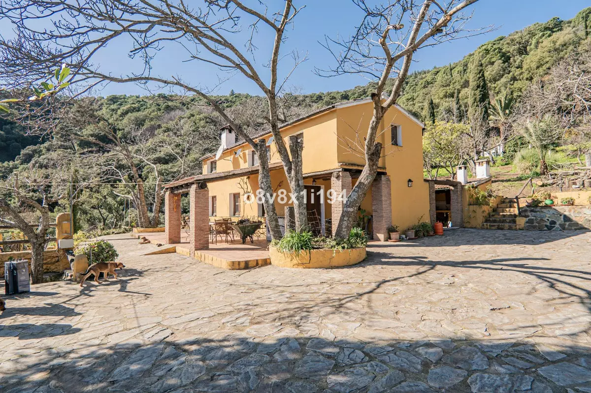 5-bedroom Country House In Jubrique, Spain (485 M²)