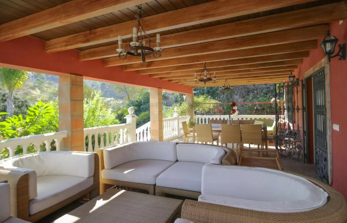 5-bedroom Country House In Guaro, Spain (277 M²)