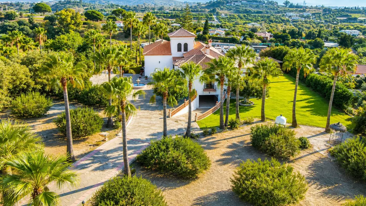 3-bedroom Country House In Estepona, Spain (562 M²)