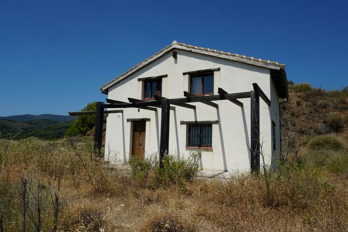 3-bedroom Country House In Yunquera, Spain (98 M²)