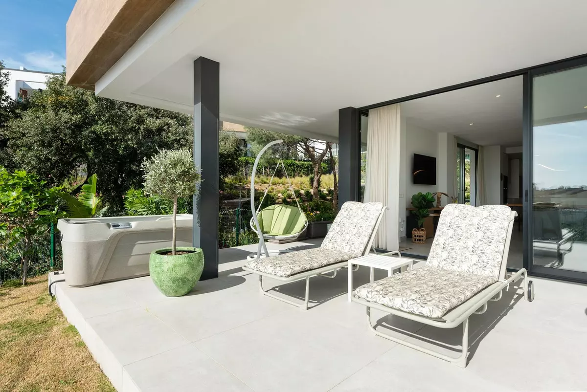 3-bedroom Apartment In Marbella, Spain (151 M²)