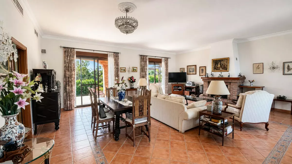 3-bedroom Country House In Estepona, Spain (562 M²)