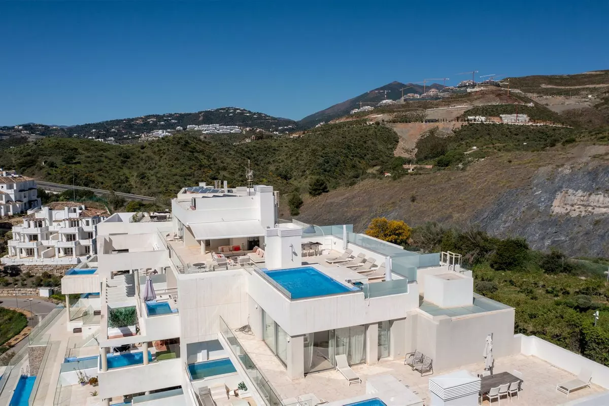 3-bedroom Apartment In Marbella, Spain (188 M²)