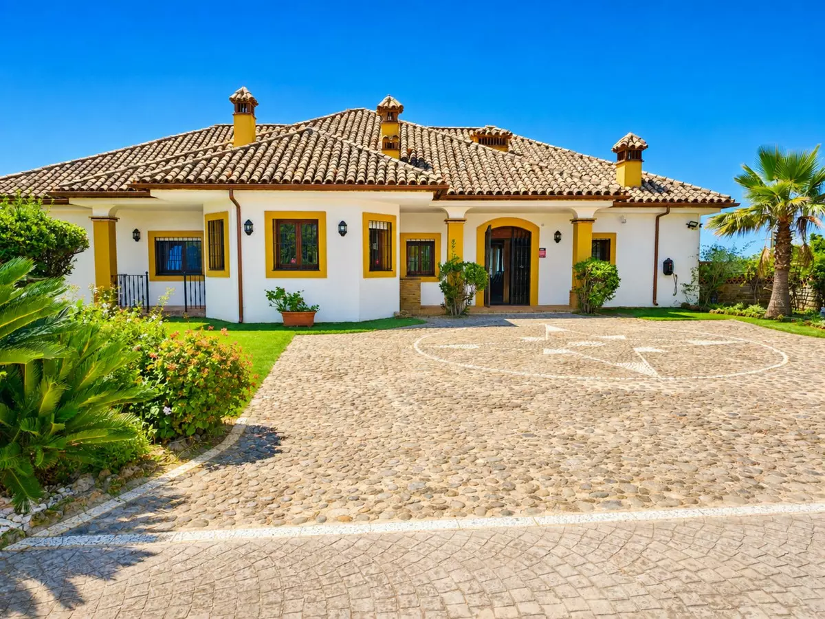6-bedroom Country House In Estepona, Spain (650 M²)