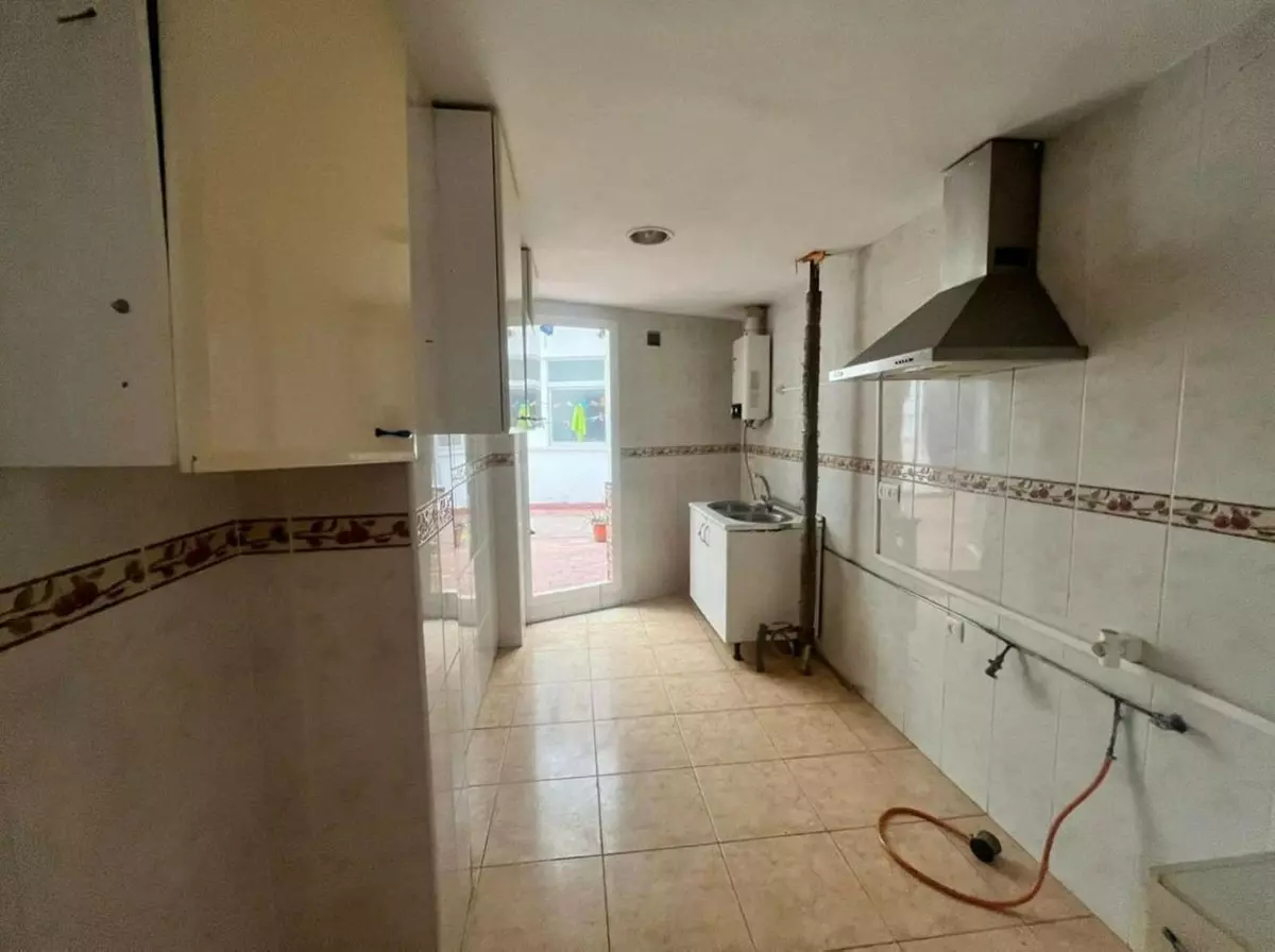 3-bedroom Apartment In Estepona, Spain (75 M²)