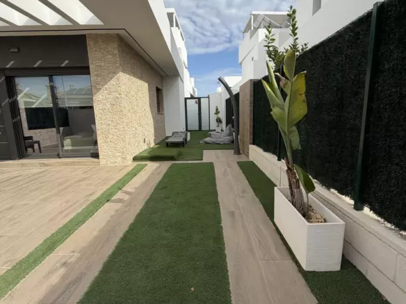 2-bedroom Villa In Los Montesinos, Spain (100 M²)