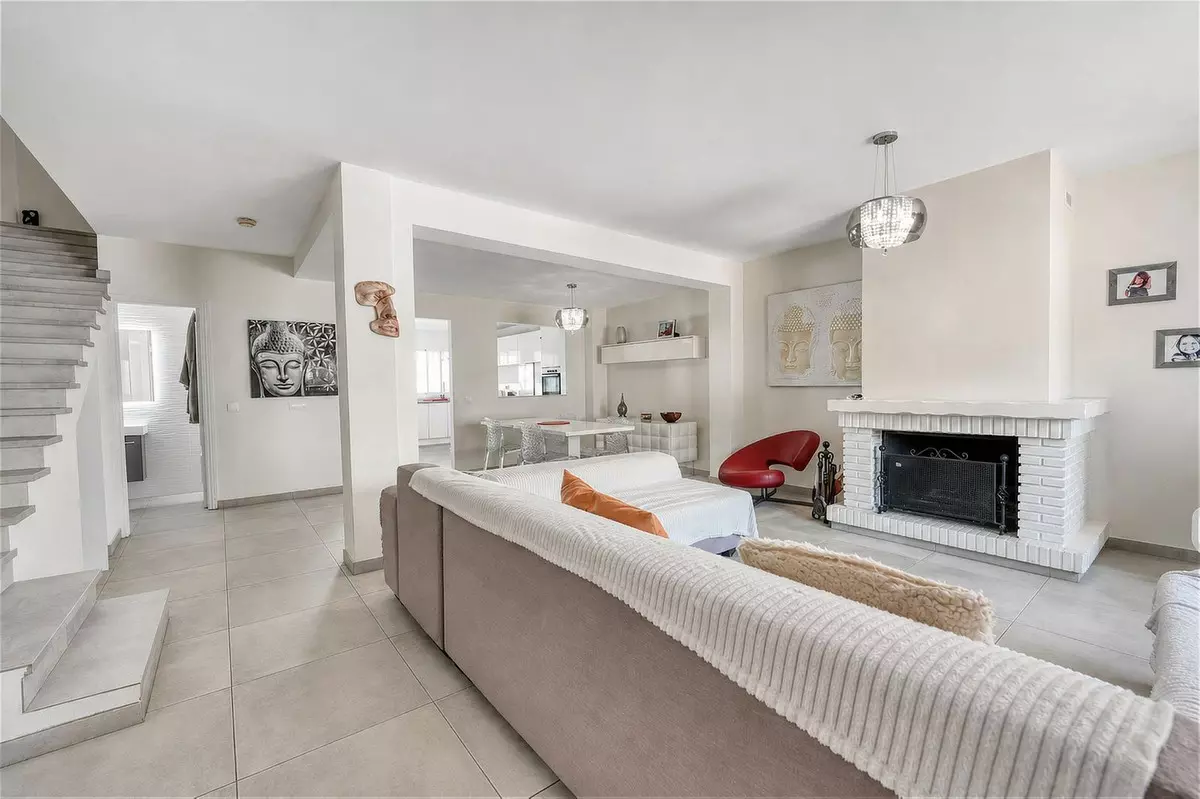 3-bedroom Town House In Casares, Spain (182 M²)