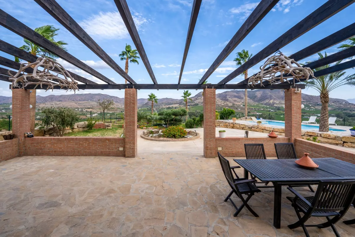 4-bedroom Country House In Pizarra, Spain (589 M²)