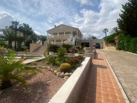 3-bedroom Villa In Algorfa, Spain (250 M²)