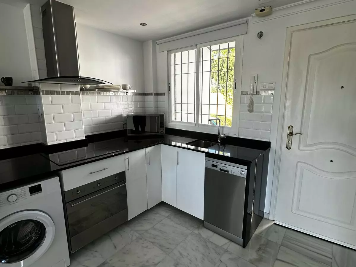 2-bedroom Apartment In Marbella, Spain (85 M²)